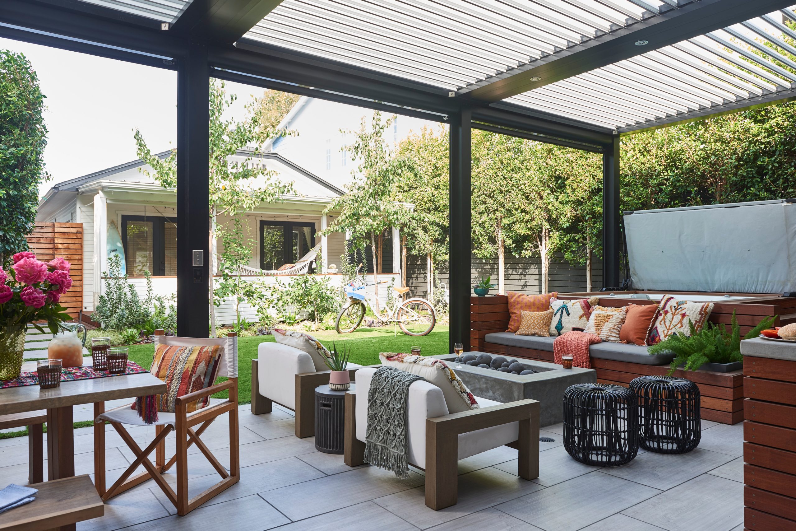 Transform Your Outdoor Space into a Relaxing Oasis: Creating Beautiful Outdoor Living Spaces